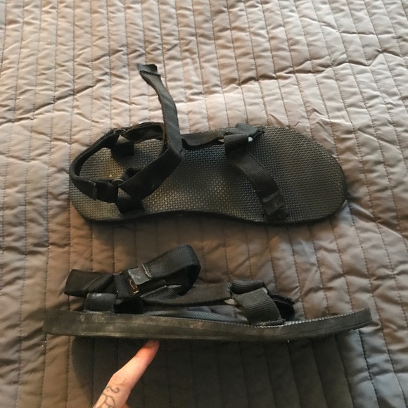 teva sandals size 11